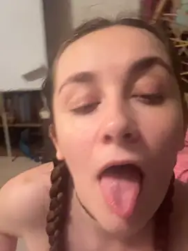 Ana_Delacour live