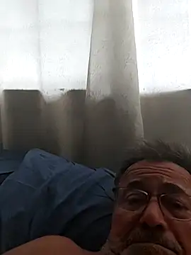 Kissmyfeetnow live