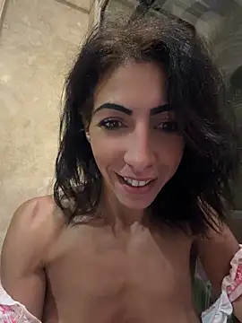 Yasmiinee live