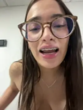 Sweet_Milaa1 live