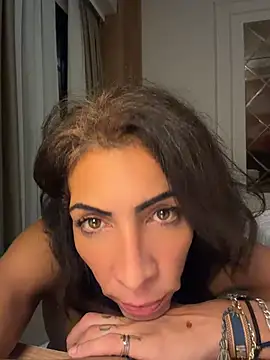 Yasmiinee live