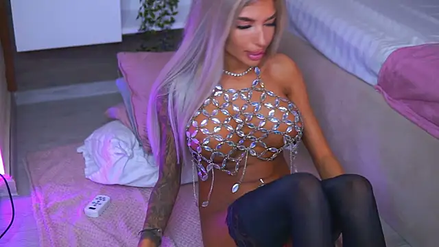 Juicy_Jessye live