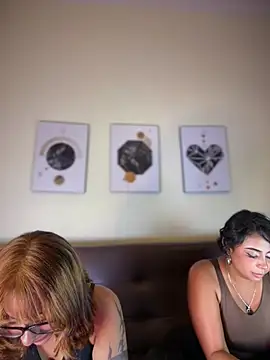 LeylaKnox live