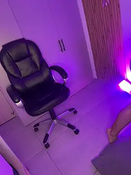 KYLIE_JONES6 live