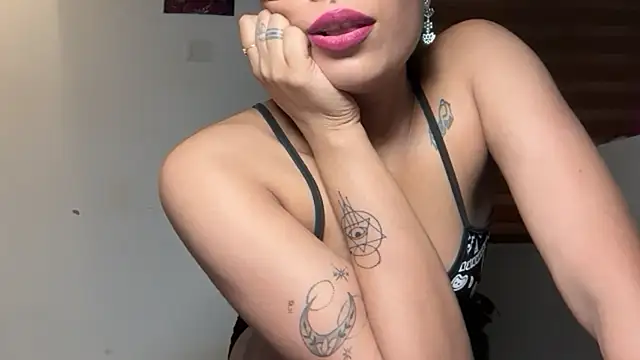 LucytheDevilQueen live