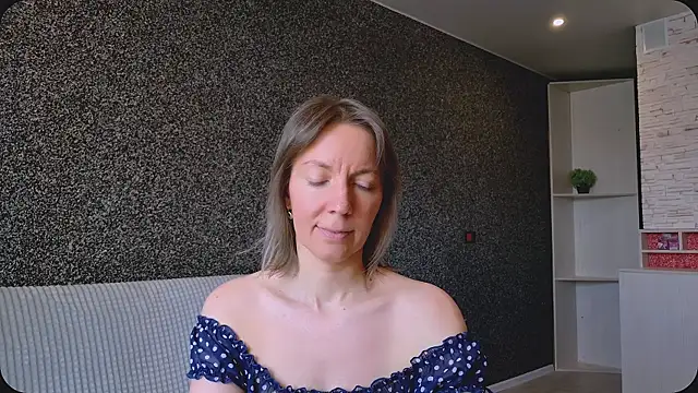 Amanda_Luxe live