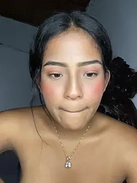 LeahBar live