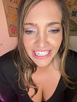 hollyharmd live