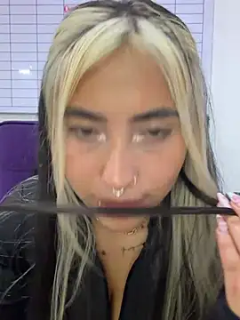 ManuelaVeeleez live