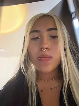 ManuelaVeeleez live