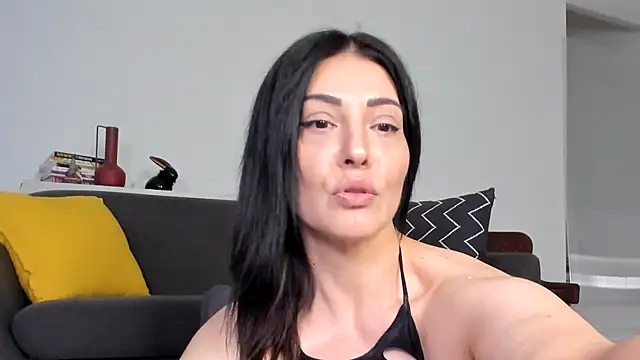 AryaSummersReal live
