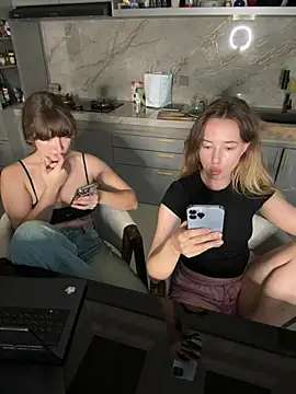 Nura_n_Sarah live
