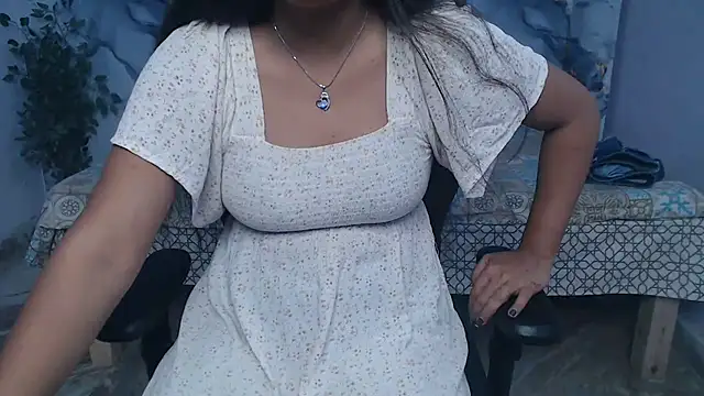 Deevisha-queen live