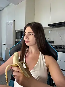 CurlyLara live
