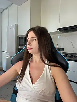 CurlyLara live