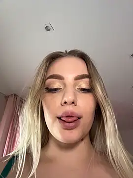 HugeBoobsAlice live