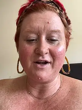 BustyRedxx profile