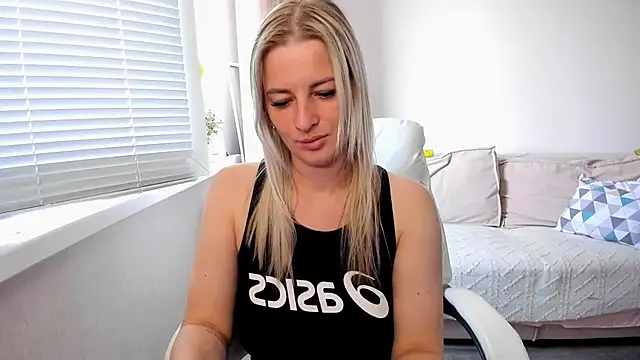 THE_GOLDEN_WOMAN live