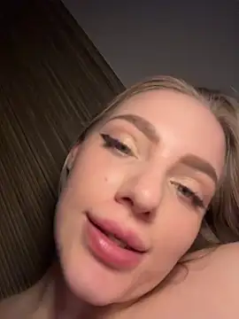 HugeBoobsAlice live