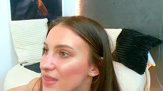 Amira_a live
