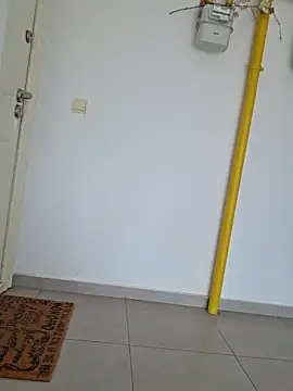 Risky_woman live