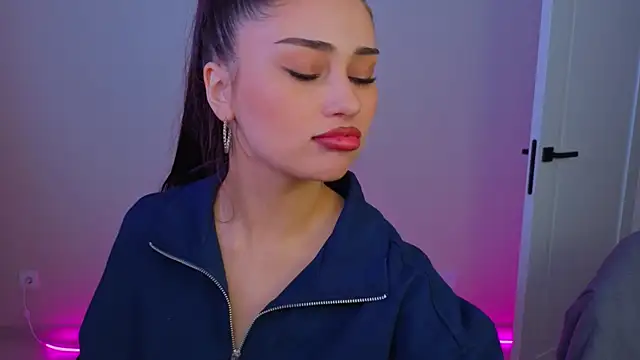 Sofia_Plump live