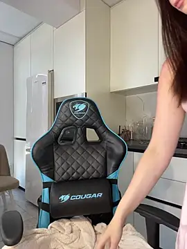 CurlyLara live