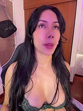 ArianaReynoldss live