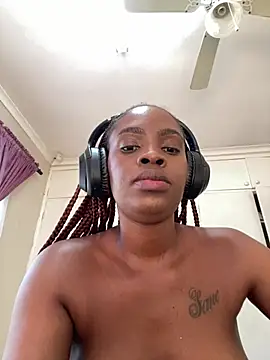 LuciousLips96 live
