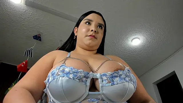 Emy_topless live