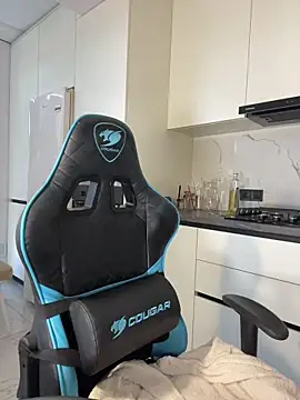 CurlyLara live