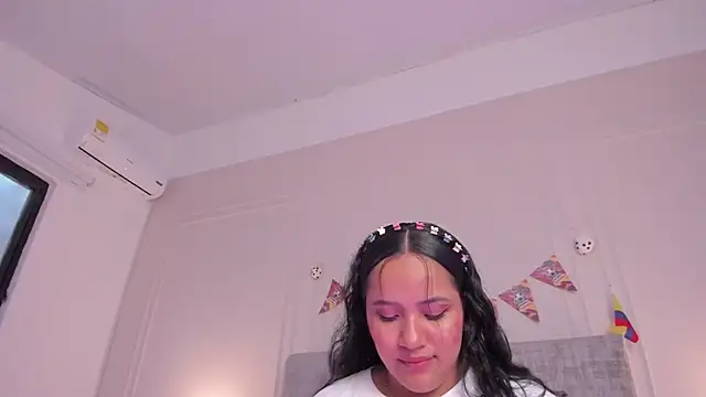 Emma-Velez live