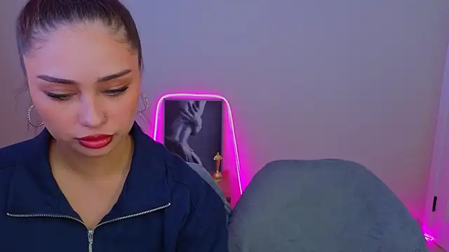Sofia_Plump live