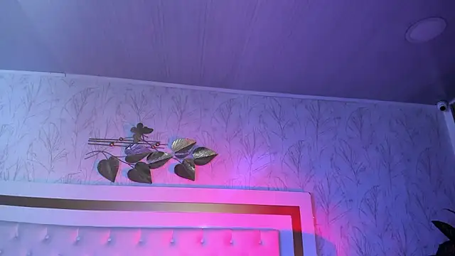 Effy_Kessler live