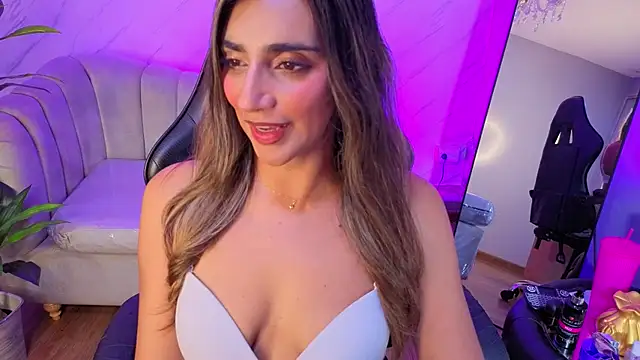 agatha_brooks_t live