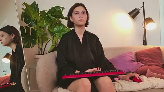 Emi_Mi_ live