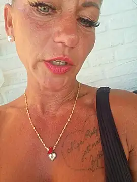 housewifebella live