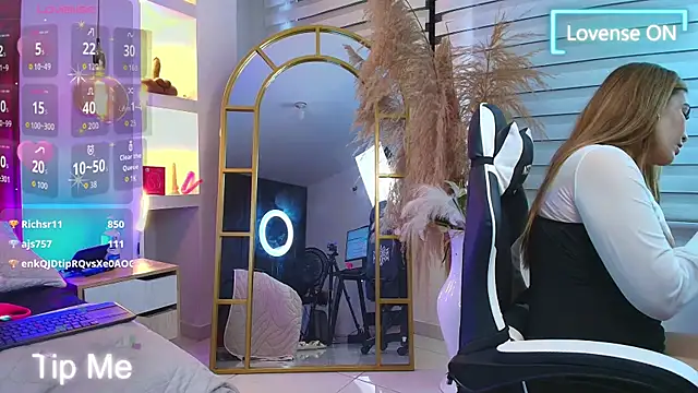 NahomiRoss live