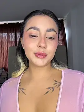 Elina_Hills live