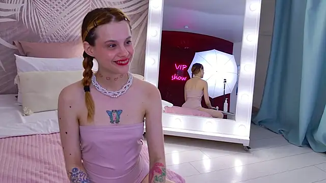 LiliTaylorr live