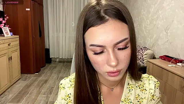 StephaniCute live