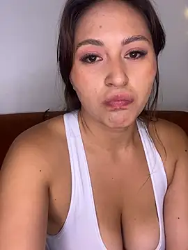 Mia1_Gold live