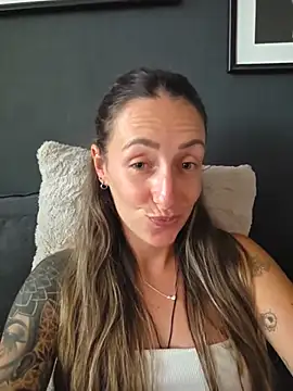 NicoleKaiser live