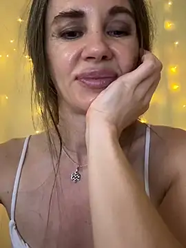 LucieMack live
