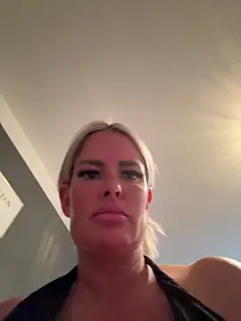 Juliaboobqueen live