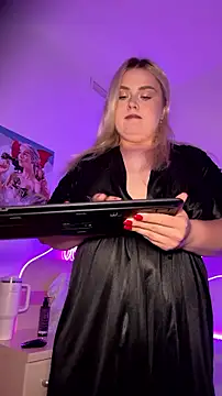 April_Vancee live