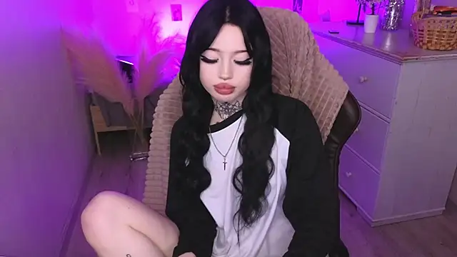 Emma_Kirks live