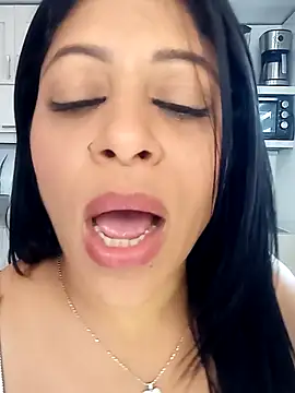Lashmy111 live