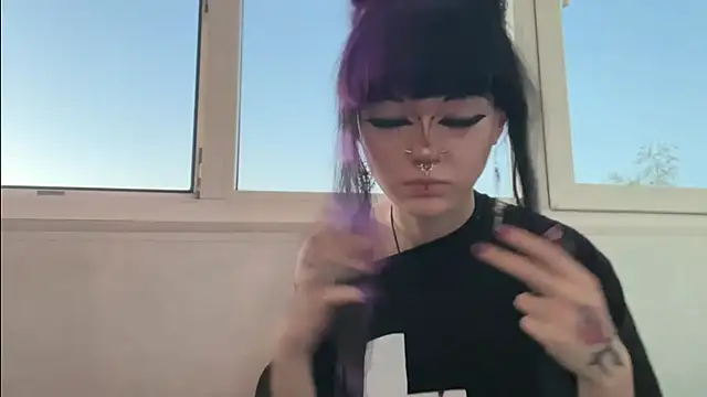 HolyCute live