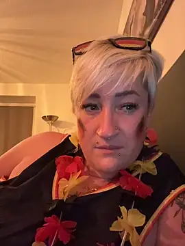 Bigboobiegirl90 live
